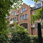 Shanghai Hills& Art Suite 17 - Near Line 1, 10 & 12 South Shanxi Road Metro